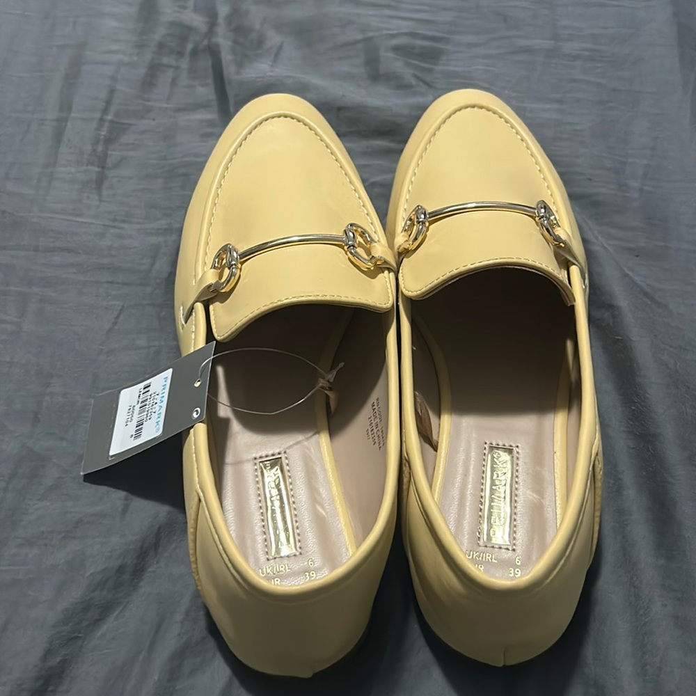 Brand new flats with tag
